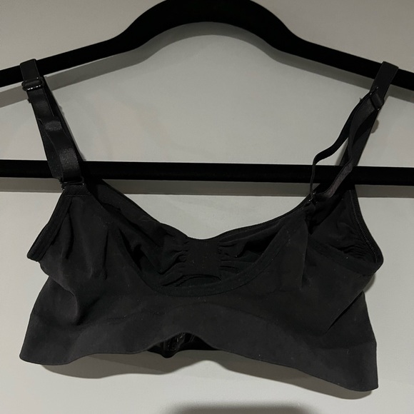 SKIMS Sculpting Bralette - Picture 3 of 5